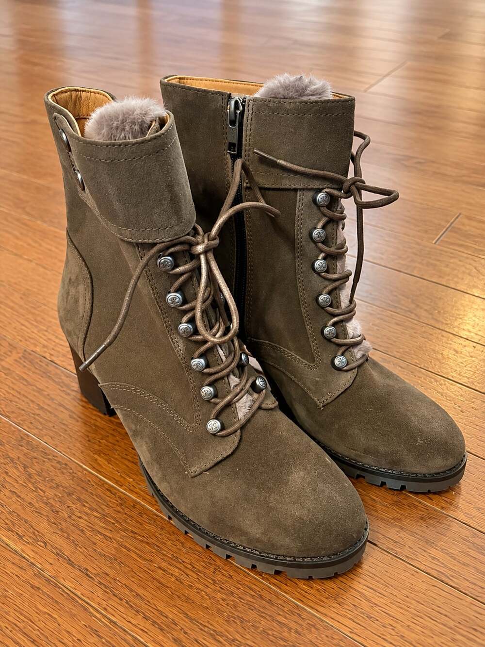 New Johnston & Murphy Vivica Faux Fur Bootie Size 7 brown Suede